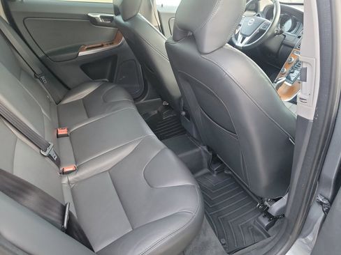 Used 2017 Volvo XC60 T6 Inscription w/ Preferred Option Package image 32