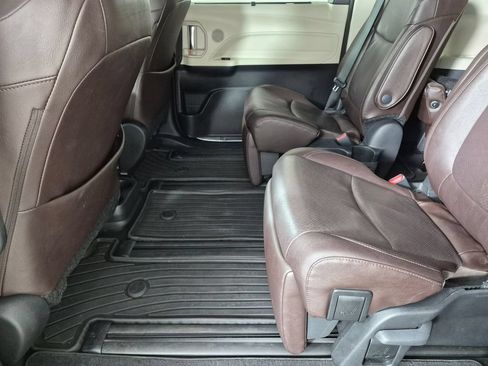 Used 2024 Toyota Sienna Platinum FWD image 26