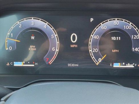 Used 2025 Jeep Grand Cherokee Altitude RWD image 11