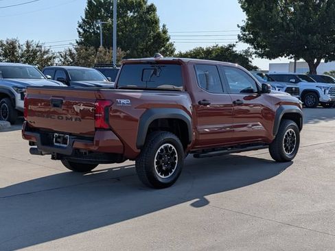 Certified 2025 Toyota Tacoma TRD Off-Road w/ TRD Off Road Premium Package AWD/4WD image 6