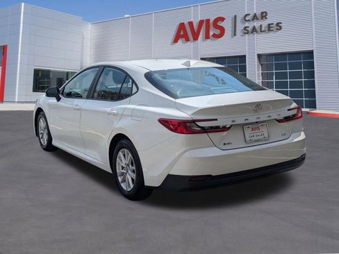 Used 2025 Toyota Camry LE image 9