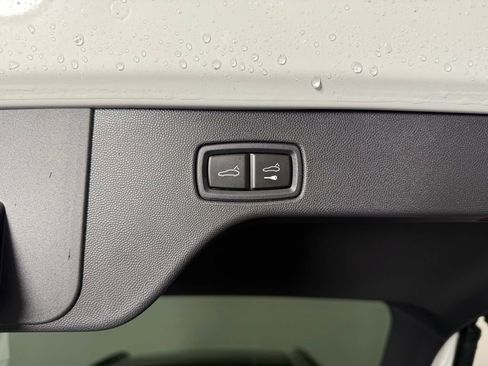 New 2025 Porsche Macan 4S Electric image 18