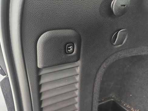 Used 2021 Jeep Grand Cherokee Laredo X image 16