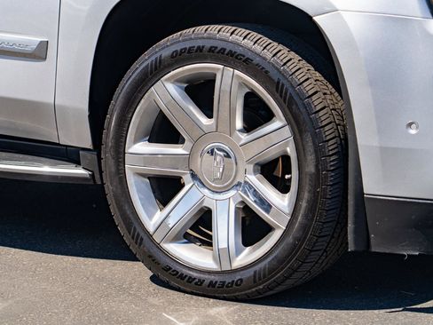 Used 2020 Cadillac Escalade ESV Luxury AWD/4WD image 15