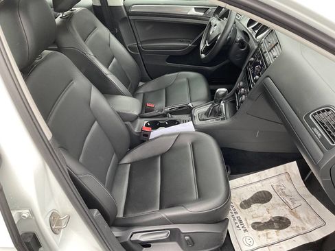 Used 2021 Volkswagen Golf 4-Door image 16