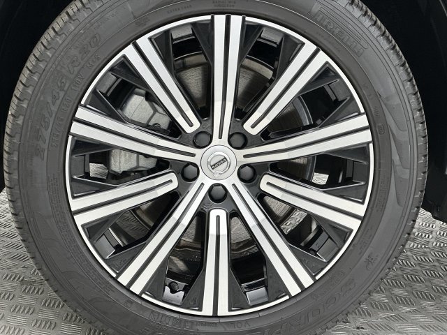 Certified 2025 Volvo XC90 B6 Plus w/ Protection Package Premier AWD/4WD image 10
