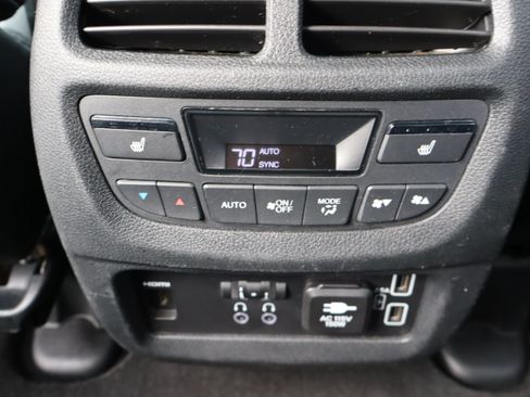 Used 2020 Honda Pilot Touring image 13