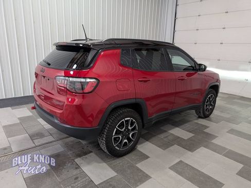 Used 2025 Jeep Compass Trailhawk AWD/4WD image 4