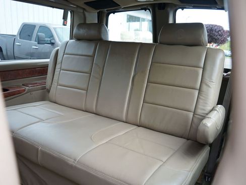 Used 2011 GMC Savana 1500 image 11