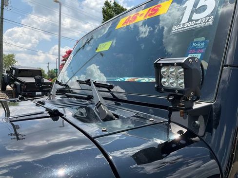 Used 2015 Jeep Wrangler Unlimited Rubicon w/ Connectivity Group AWD/4WD image 5