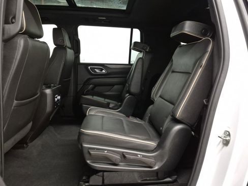 Used 2023 GMC Yukon XL SLT image 9