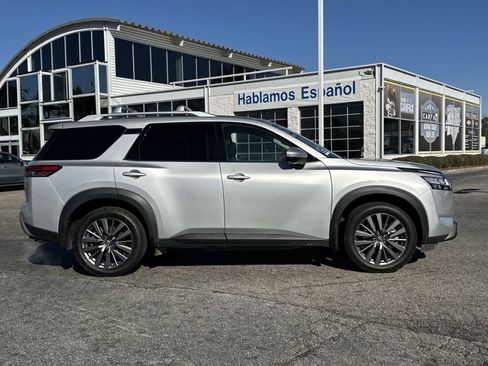 Used 2024 Nissan Pathfinder SL w/ SL Premium Package image 11