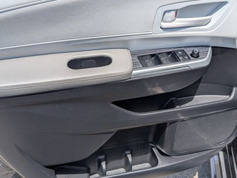 Used 2025 Toyota Sienna LE FWD image 16