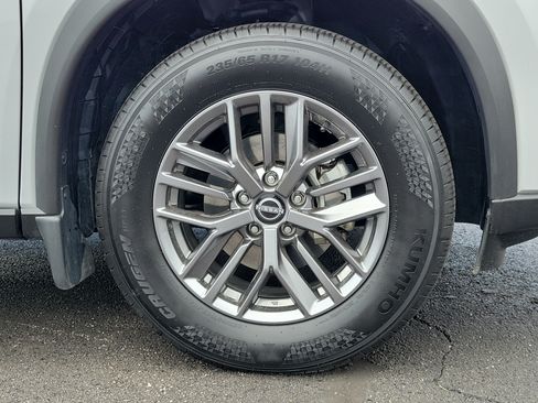 Used 2025 Nissan Rogue S AWD/4WD image 5