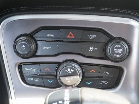 Used 2022 Dodge Challenger SXT image 17