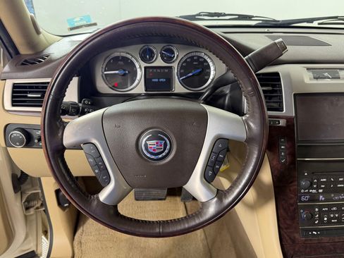 Used 2013 Cadillac Escalade ESV Luxury RWD image 15