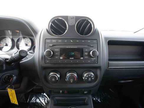 Used 2017 Jeep Patriot Sport w/ Power Value Group AWD/4WD image 17