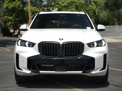 Used 2024 BMW X5 xDrive40i w/ M Sport Package AWD/4WD image 8