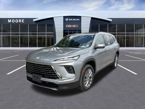Used 2025 Buick Enclave Preferred FWD image 7