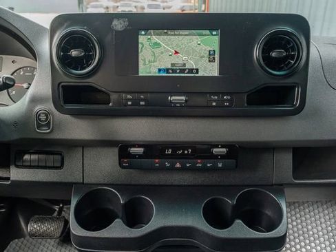 Used 2019 Mercedes-Benz Sprinter 2500 image 26