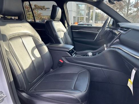 Used 2022 Jeep Grand Cherokee Overland image 26