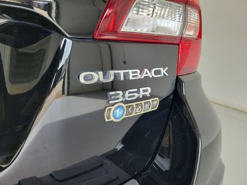 Used 2018 Subaru Outback 3.6R Limited w/ Popular Package #2 AWD/4WD image 8