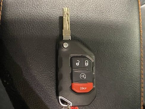 Used 2022 Jeep Gladiator Mojave w/ Cold Weather Group AWD/4WD image 28
