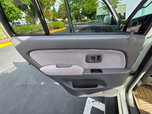 Used 2001 Toyota 4Runner SR5 image 38