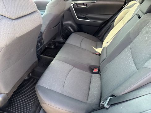 Used 2021 Toyota RAV4 XLE AWD/4WD image 16