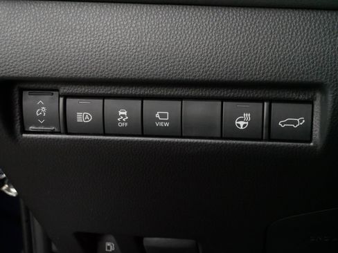 New 2024 Toyota Venza Limited image 27