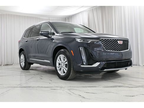 Used 2025 Cadillac XT6 Luxury image 2