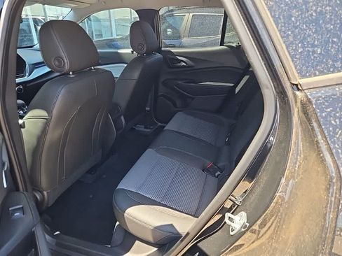 Used 2025 Chevrolet Trax LT FWD image 7