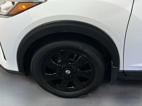 Used 2022 Nissan Kicks S FWD image 13