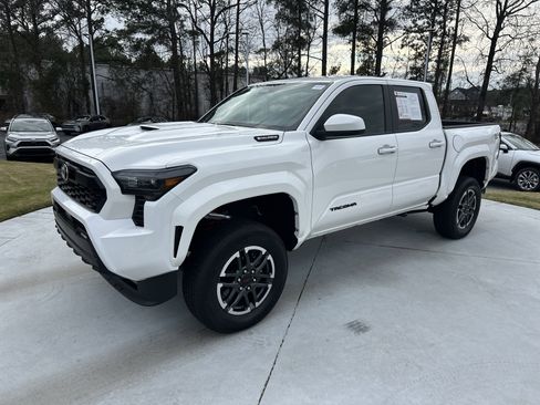 Certified 2025 Toyota Tacoma TRD Off-Road image 5