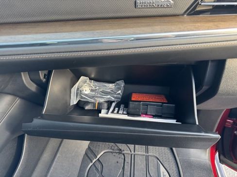 Used 2025 Chevrolet Suburban High Country image 42