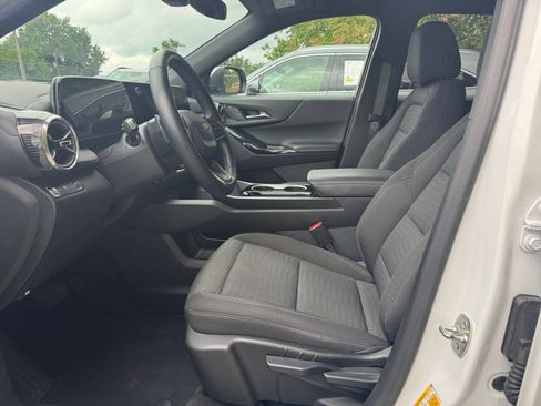 Used 2025 Chevrolet Equinox LT FWD image 25