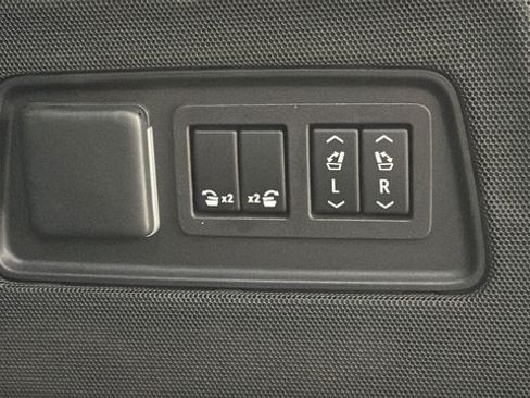 Used 2023 Cadillac Escalade ESV Premium Luxury AWD/4WD image 31