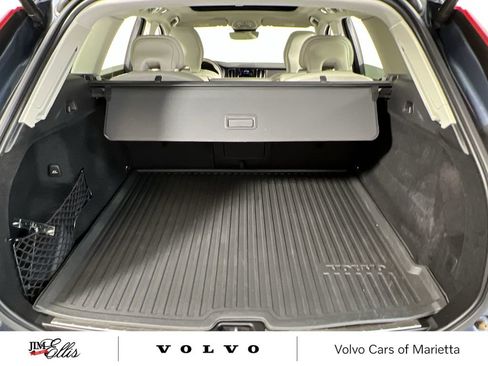Used 2022 Volvo XC60 B5 Inscription w/ Advanced Package image 19