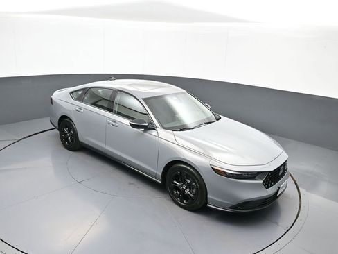 Used 2025 Honda Accord SE image 36