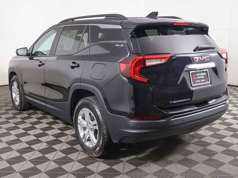 Used 2024 GMC Terrain SLE w/ Driver Convenience Package FWD image 9