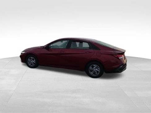 Used 2025 Hyundai Elantra SE image 8