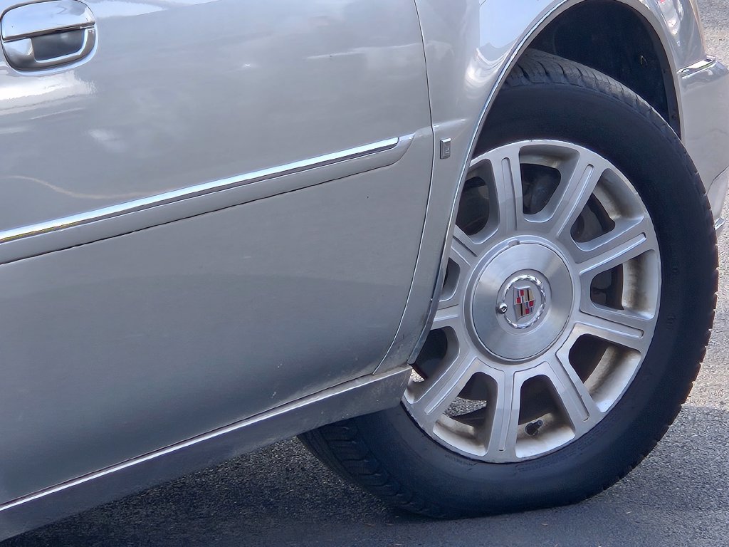 Used 2008 Cadillac DTS FWD image 17