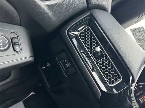Used 2023 Honda Civic Sport image 28