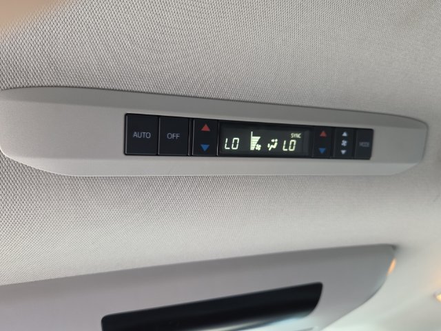 Used 2025 Toyota Sienna XLE w/ XLE Plus Package FWD image 15