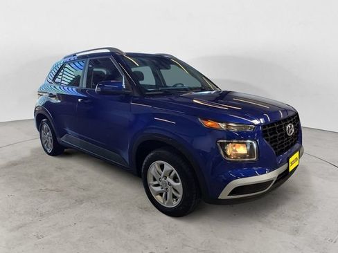 Used 2021 Hyundai Venue SEL FWD image 3