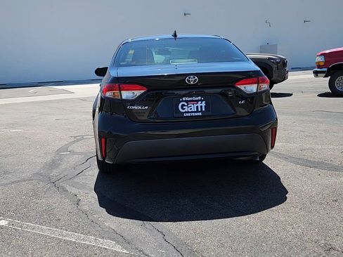 Used 2022 Toyota Corolla LE FWD image 3