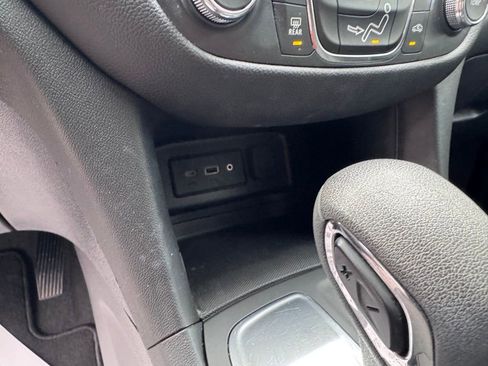 Used 2024 Chevrolet Equinox LT image 23