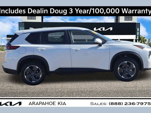 Used 2024 Nissan Rogue SV image 1