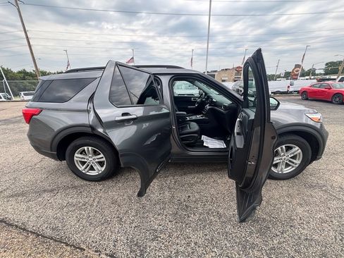 Used 2023 Ford Explorer XLT w/ Equipment Group 202A AWD/4WD image 8