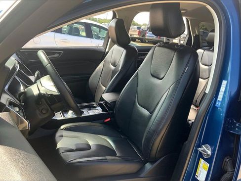 Used 2020 Ford Edge Titanium image 25